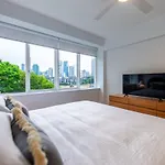 Riverside Apartment With City & Story Bridge View