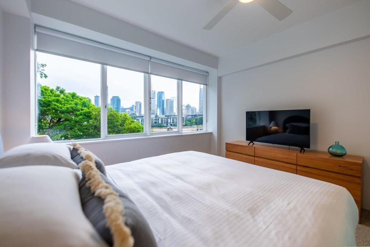 Riverside With City & Story Bridge View Apartment *